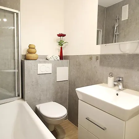 Zentrale Stadtwohnung - Direkt Am Main, Park-ausblick Apartment *