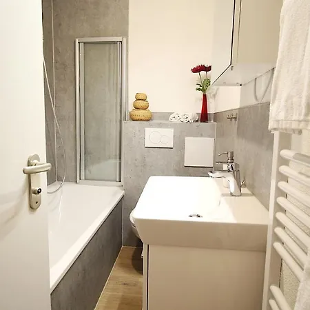 Zentrale Stadtwohnung - Direkt Am Main, Park-ausblick Lägenhet